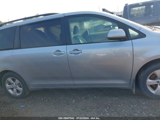 5TDKZ3DCXHS769585 Toyota Sienna Le 8 Passenger