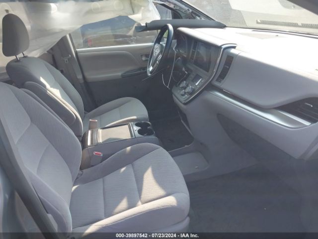 5TDKZ3DCXHS769585 Toyota Sienna Le 8 Passenger