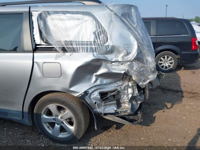 5TDKZ3DCXHS769585 Toyota Sienna Le 8 Passenger
