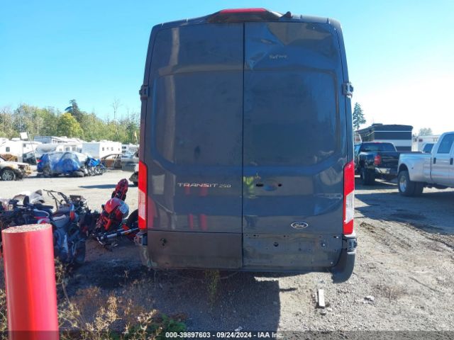 1FTBR3X82NKA15333 Ford Transit-250 Cargo Van