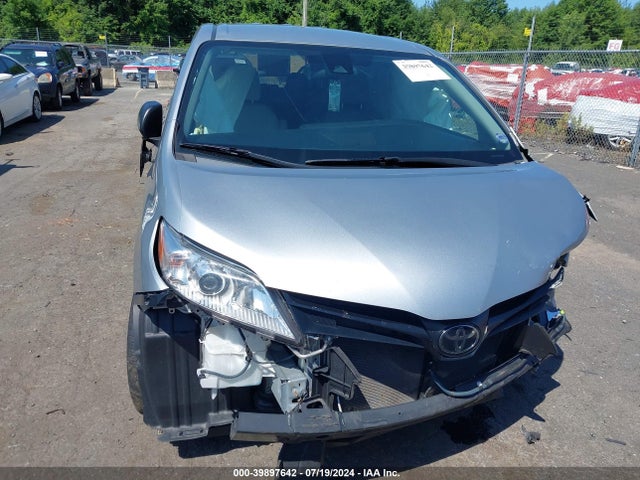 Toyota Sienna L 7 Passenger 2019 5TDZZ3DC4KS003826 Image 13