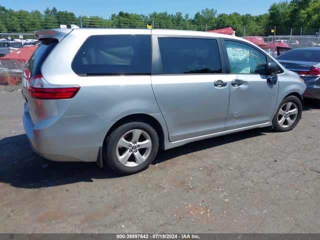 Toyota Sienna L 7 Passenger 2019 5TDZZ3DC4KS003826 Image 14