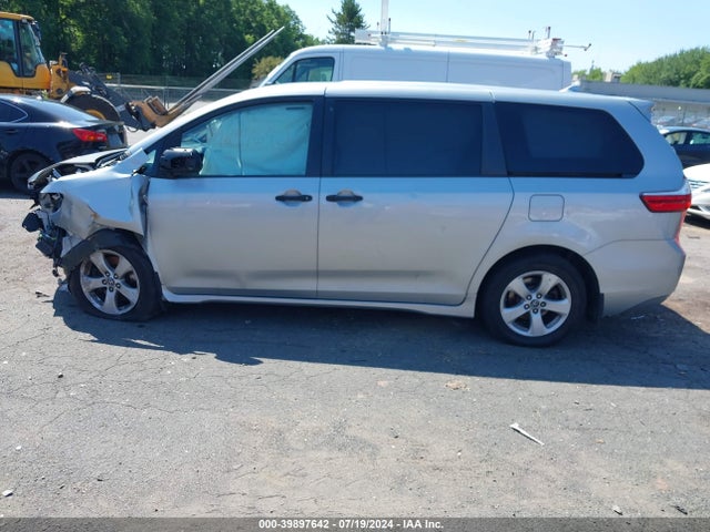 Toyota Sienna L 7 Passenger 2019 5TDZZ3DC4KS003826 Image 15