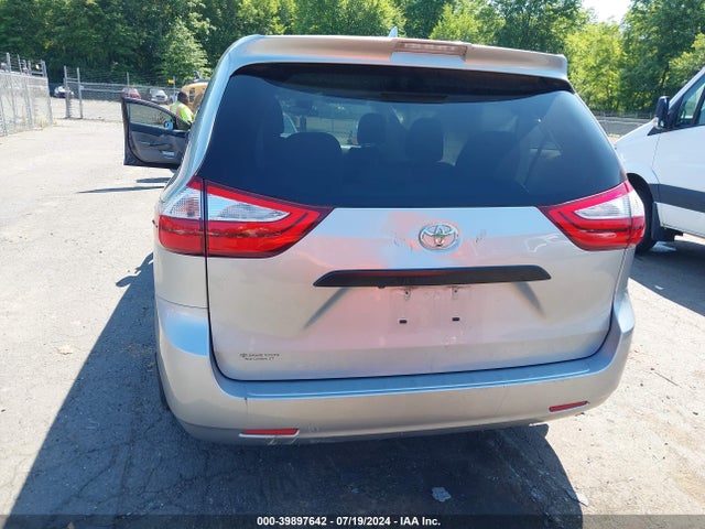 Toyota Sienna L 7 Passenger 2019 5TDZZ3DC4KS003826 Image 17