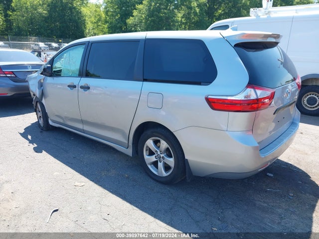 Toyota Sienna L 7 Passenger 2019 5TDZZ3DC4KS003826 Image 3