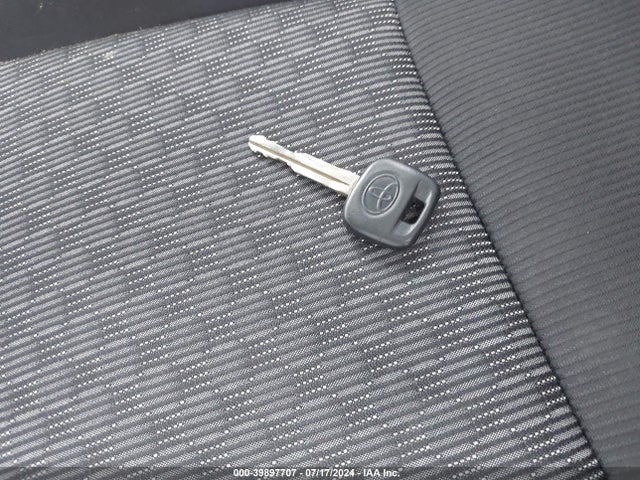 VNKKTUD30HA075810 Toyota YARIS L
