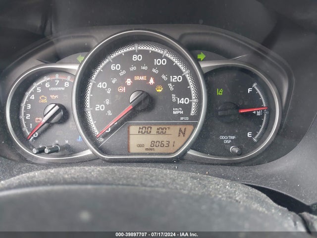 VNKKTUD30HA075810 Toyota YARIS L