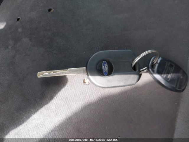 1FADP3K28FL297609 Ford FOCUS SE