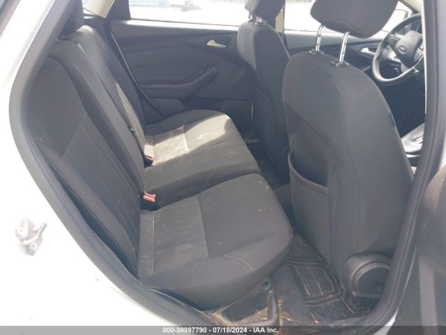1FADP3K28FL297609 Ford FOCUS SE
