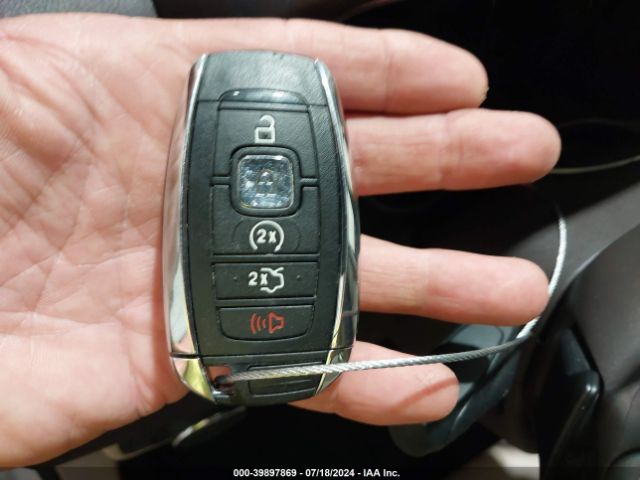 5LMCJ2D96HUL16286 Lincoln MKC SELECT
