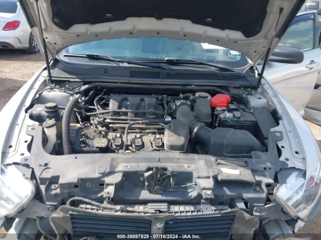 1FAHP2D87JG105661 Ford TAURUS SE