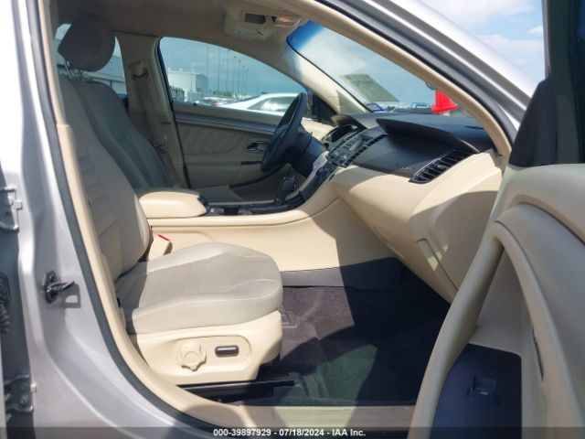 1FAHP2D87JG105661 Ford TAURUS SE