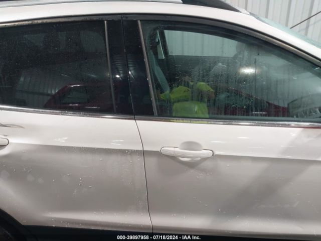 1FMCU0GD3JUC85082 Ford ESCAPE SE