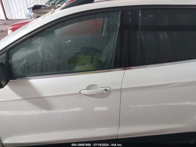 1FMCU0GD3JUC85082 Ford ESCAPE SE