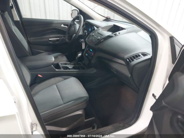 1FMCU0GD3JUC85082 Ford ESCAPE SE