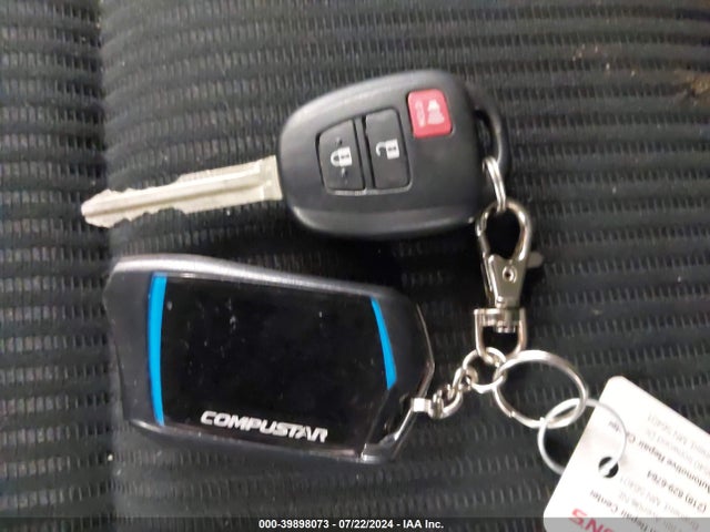 Toyota RAV4 LE 2018 JTMBFREV0JD257685 Image 11