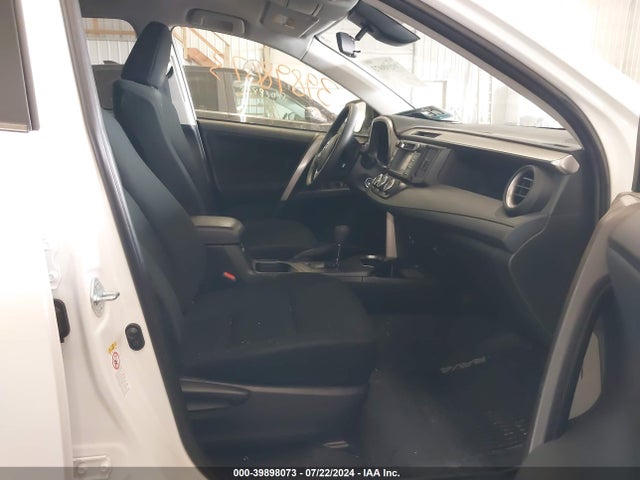 Toyota RAV4 LE 2018 JTMBFREV0JD257685 Image 5