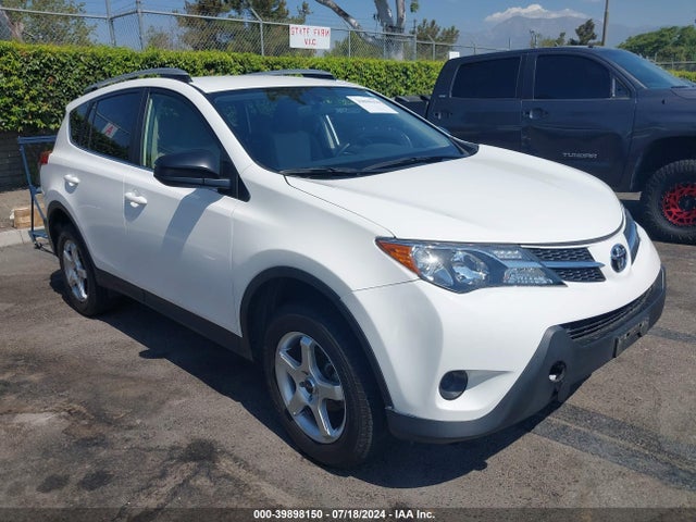 Toyota RAV4 LE 2015 JTMZFREV7FJ024488 головне зображення
