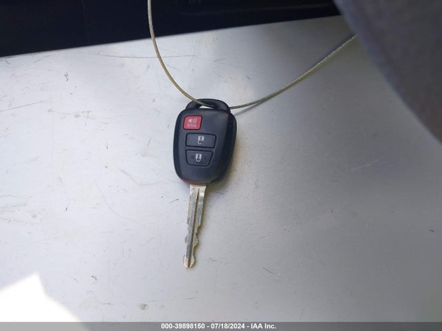 Toyota RAV4 LE 2015 JTMZFREV7FJ024488 Image 11