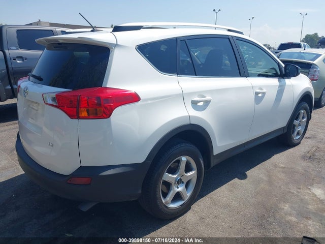 Toyota RAV4 LE 2015 JTMZFREV7FJ024488 Image 4