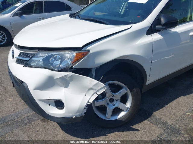 Toyota RAV4 LE 2015 JTMZFREV7FJ024488 Image 6