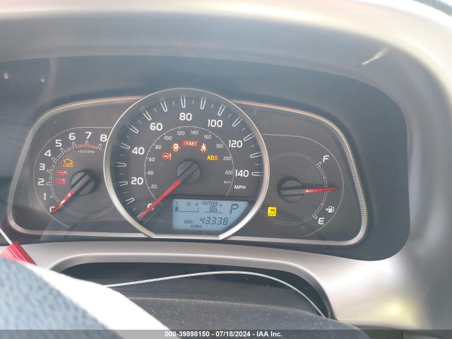 Toyota RAV4 LE 2015 JTMZFREV7FJ024488 Image 7