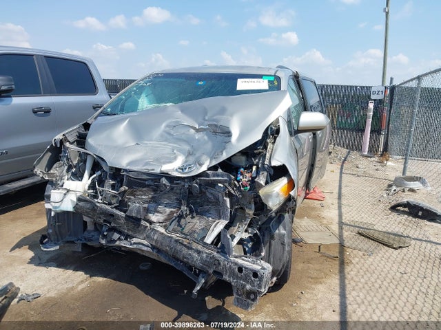 Toyota Sienna Le 8 Passenger 2015 5TDKK3DC8FS571301 Image 2