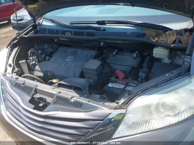 5TDKK3DC4FS557489 Toyota Sienna Le 8 Passenger