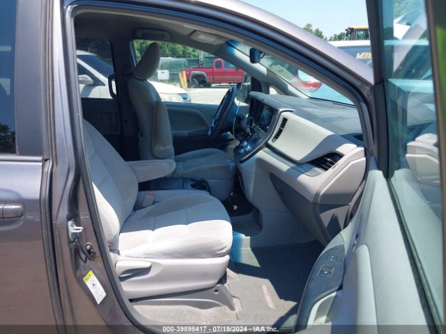 5TDKK3DC4FS557489 Toyota Sienna Le 8 Passenger