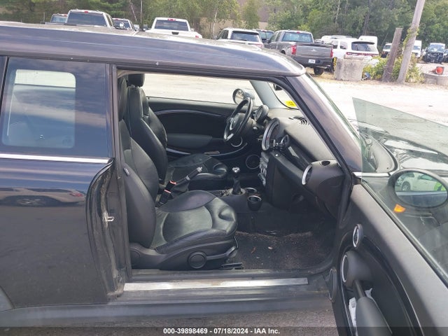 2009 MINI COOPER CLUBMAN WMWML33509TP98073 Photo 4