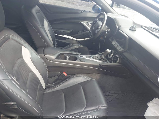 Chevrolet Camaro 2lt 2018 1G1FD1RS3J0111628 Image 5