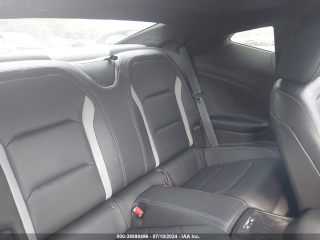 Chevrolet Camaro 2lt 2018 1G1FD1RS3J0111628 Image 8