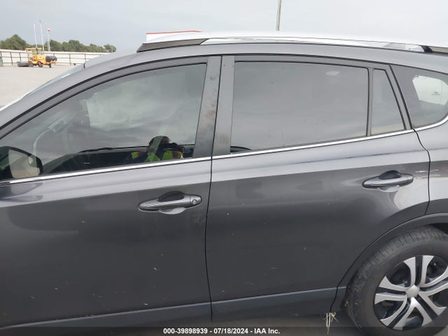 Toyota RAV4 LE 2018 JTMZFREV2JJ181404 Image 14