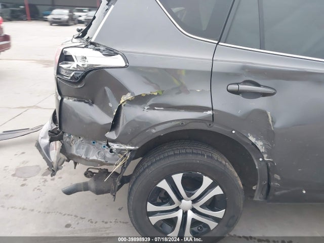 Toyota RAV4 LE 2018 JTMZFREV2JJ181404 Image 18