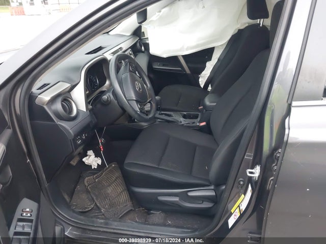 Toyota RAV4 LE 2018 JTMZFREV2JJ181404 Image 5