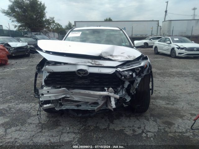 2T3P1RFV1NW252054 Toyota Rav4 Xle