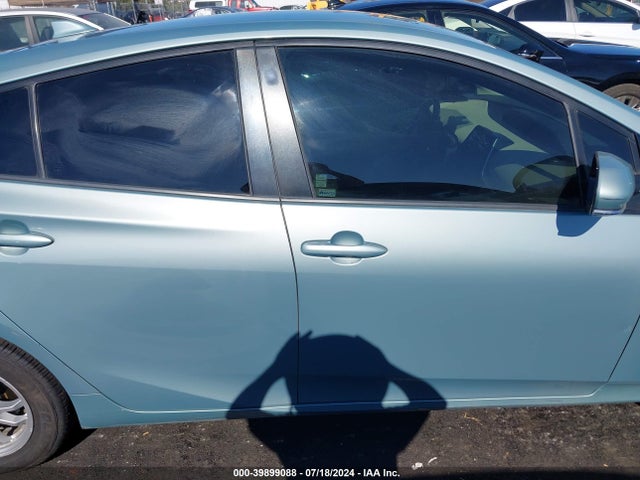 Toyota Prius Two Eco 2016 JTDKARFU0G3516338 Image 13