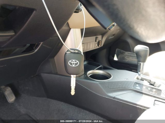 JTMRFREV8FJ017954 Toyota Rav4 Xle