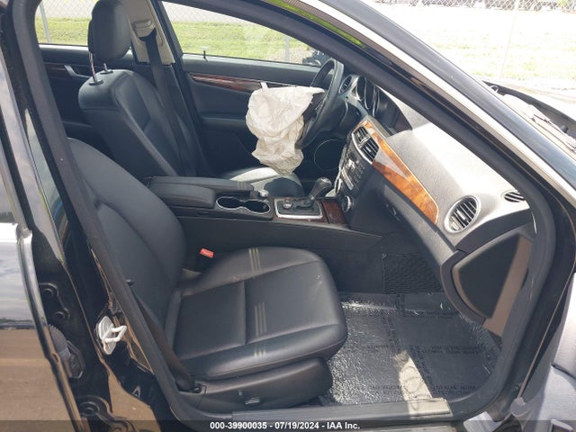 WDDGF8AB0EA957036 Mercedes-Benz C 300 Luxury 4matic/sport 4matic