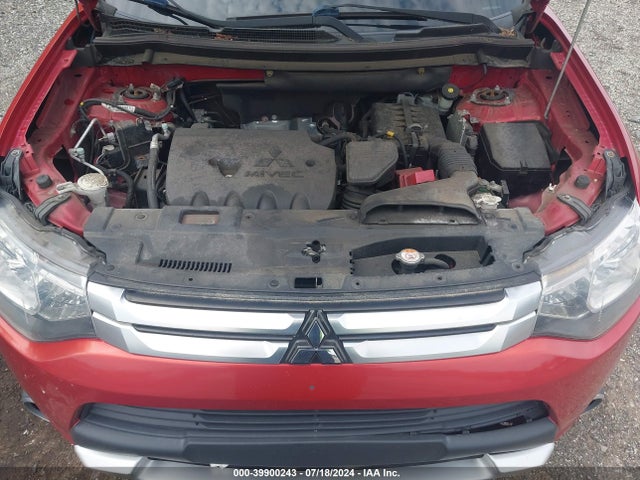 JA4AD3A38FZ010745 Mitsubishi Outlander Se