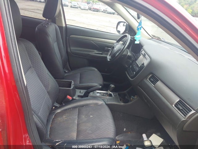 JA4AD3A38FZ010745 Mitsubishi Outlander Se