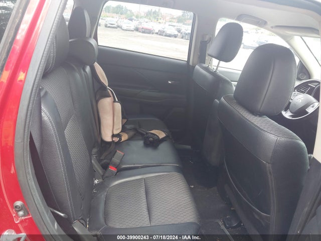 JA4AD3A38FZ010745 Mitsubishi Outlander Se