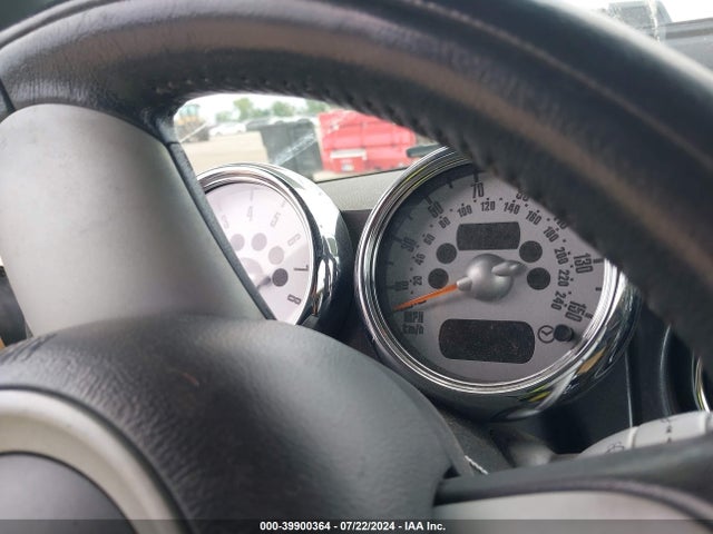 2005 MINI COOPER S WMWRH334X5TF82775 Photo 6