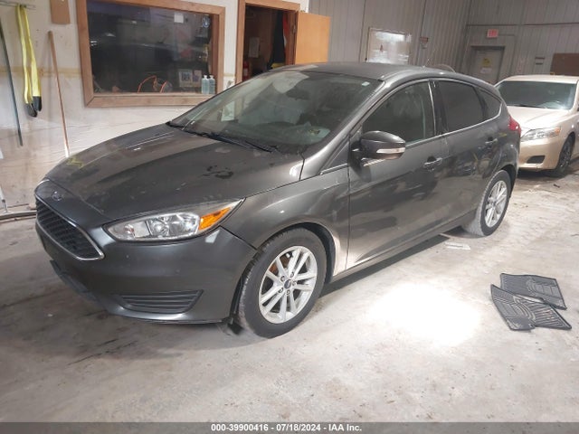 Ford FOCUS SE 2018 1FADP3K26JL257313 Image 2