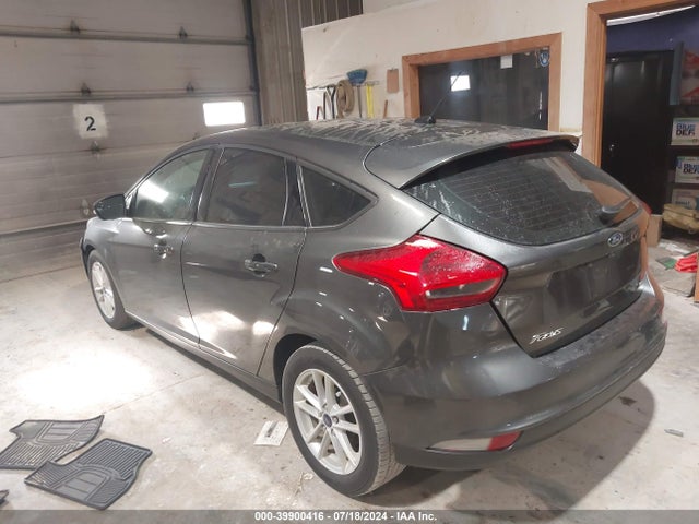 Ford FOCUS SE 2018 1FADP3K26JL257313 Image 3
