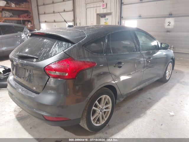 Ford FOCUS SE 2018 1FADP3K26JL257313 Image 4