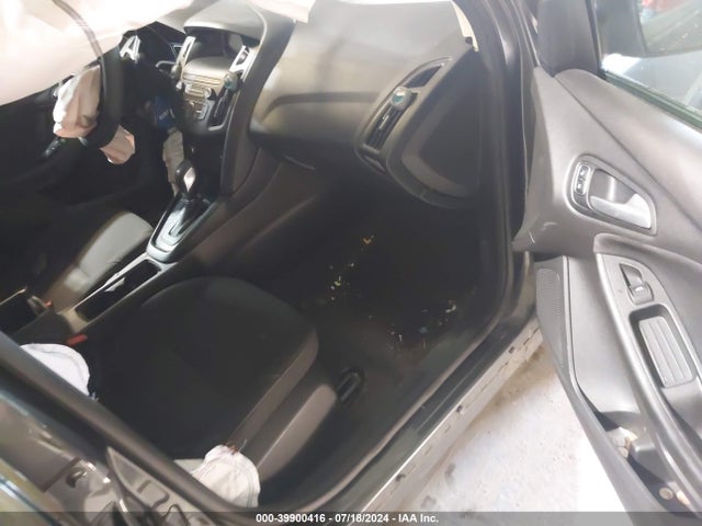 Ford FOCUS SE 2018 1FADP3K26JL257313 Image 5