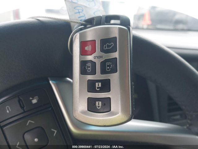 5TDYK3DC5GS745756 Toyota Sienna Xle Premium 8 Passenger