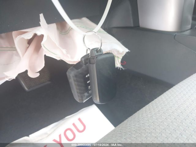 JTMWFREV8JD120382 Toyota Rav4 Xle