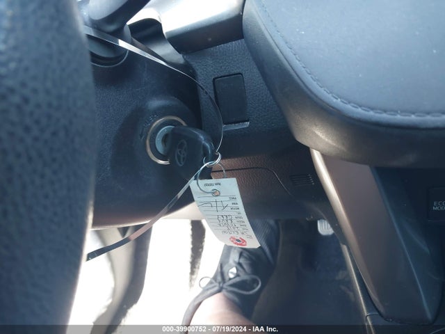 Toyota RAV4 LE 2018 JTMZFREVXJJ722408 Image 11